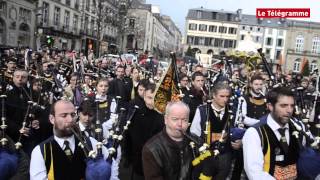 Quimper Lhommage des sonneurs à Erwan Ropars [upl. by Culhert]