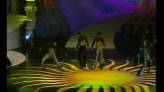 Hrithik Roshan IIFA 2001 Performance [upl. by Domonic]